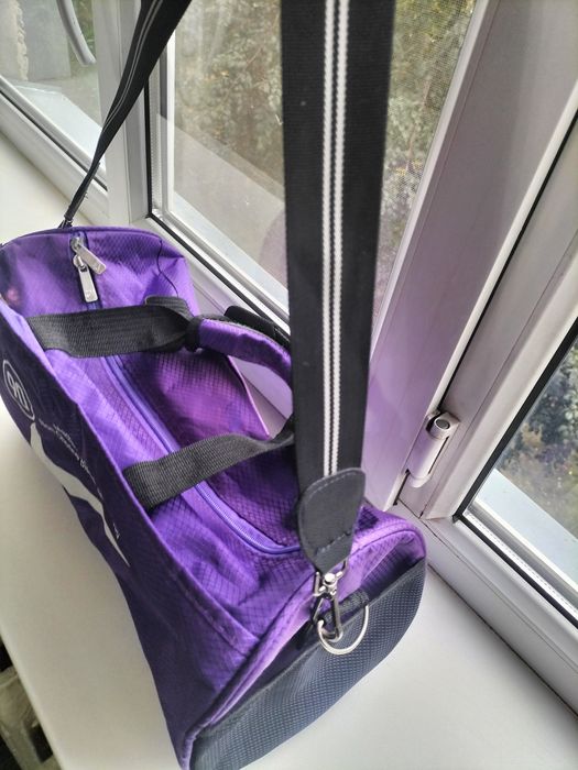 Продам сумку спортивную бу