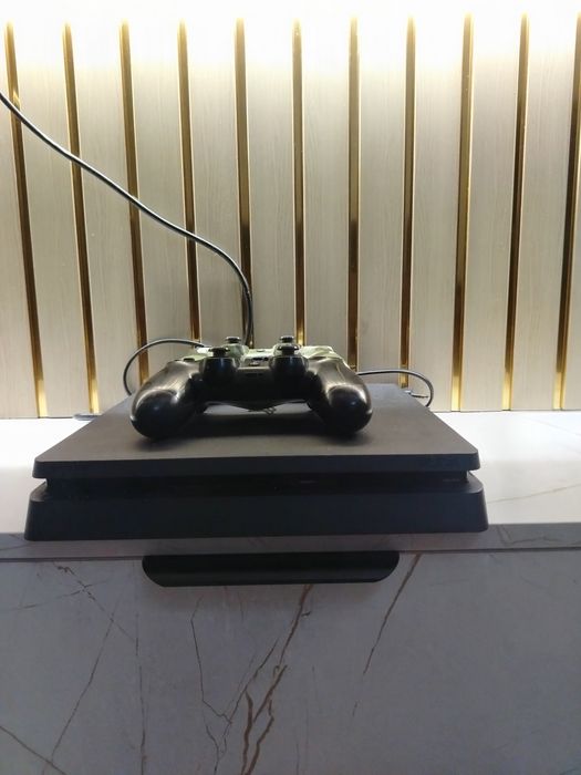Продаю playstation 4 б/у