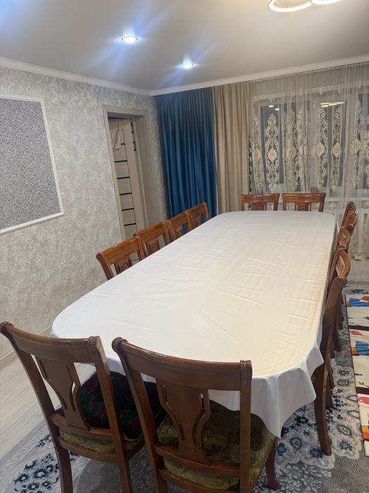 Стол со стульями