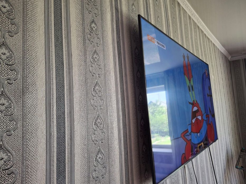 Samsung 4K Smart TV (AU8000)