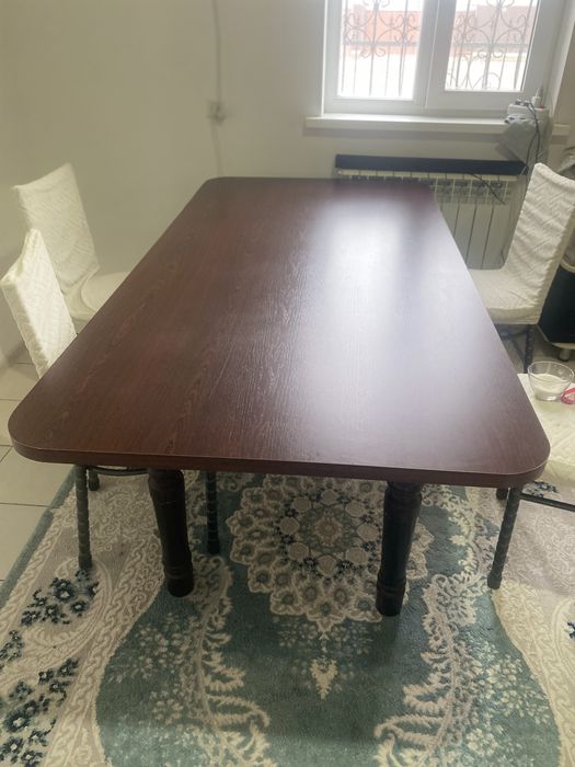 Продаю добротный стол