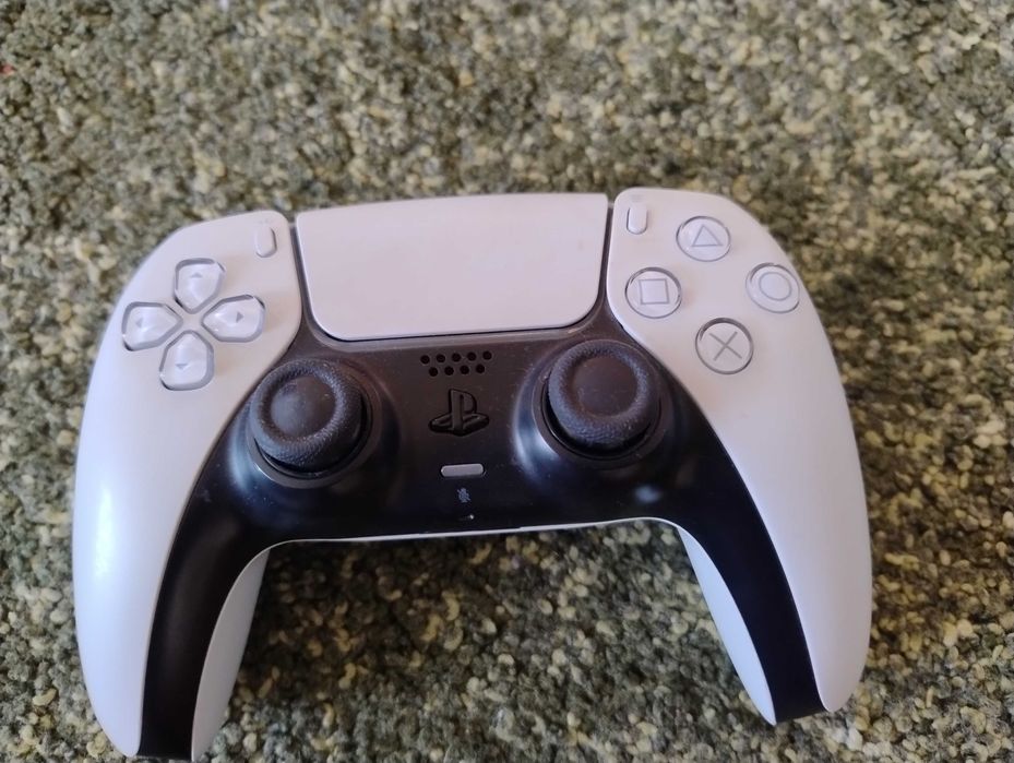 PS 5 cu 2 controlere