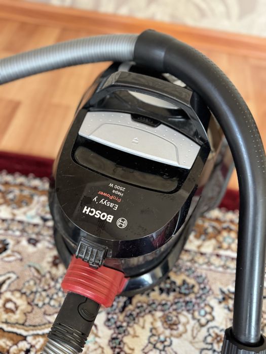 Пылесос Bosch BGS2UPWER3