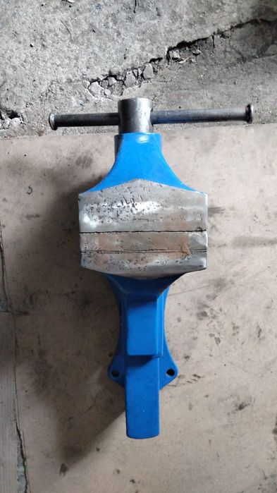 Продам тиски стальные