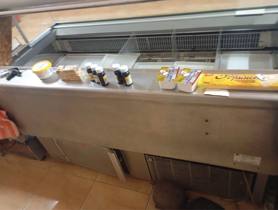 Хладилна витрина