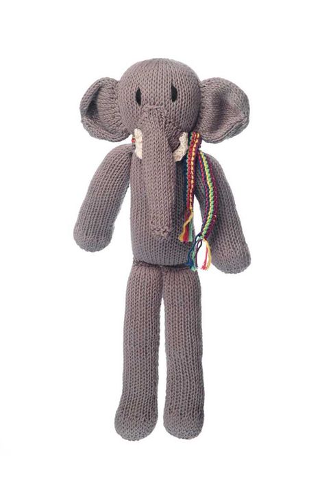 Ръчно плетена играчка слонче