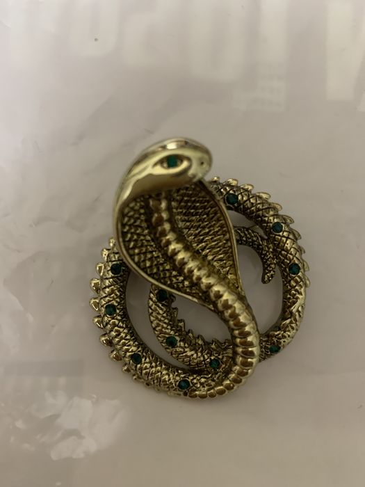 Продаю серьги российской фирмы Jenavi броши ,часы позолоченные женские