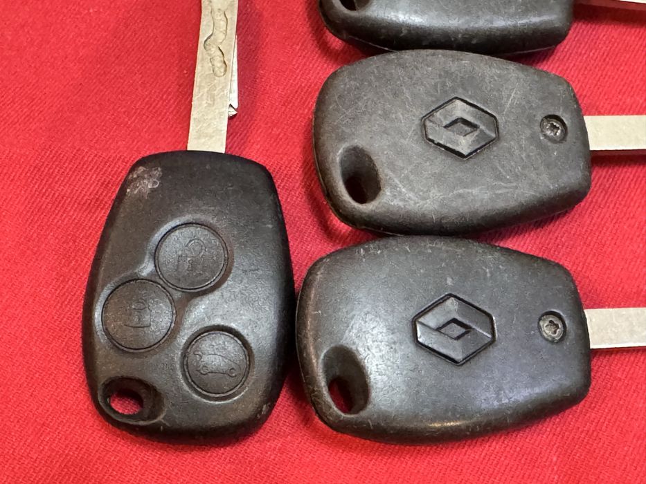 Ключ за Renault  Dacia Logan Sandero Duster оригинален с 3бутона