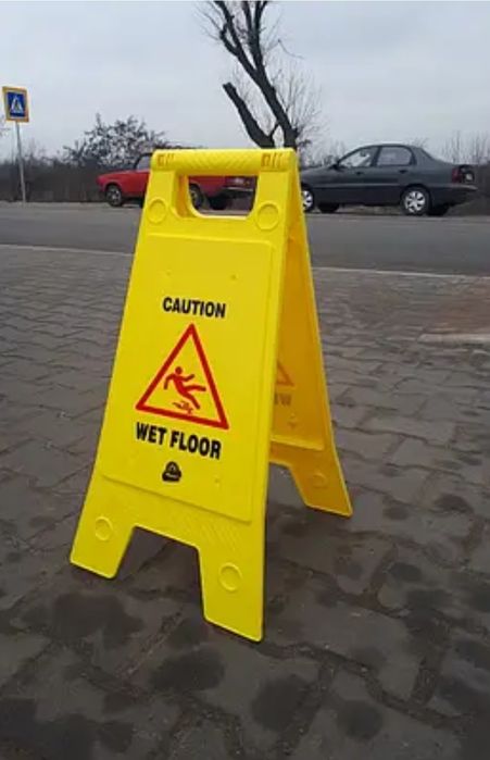 Табличка мокрый пол ,мокрый пол