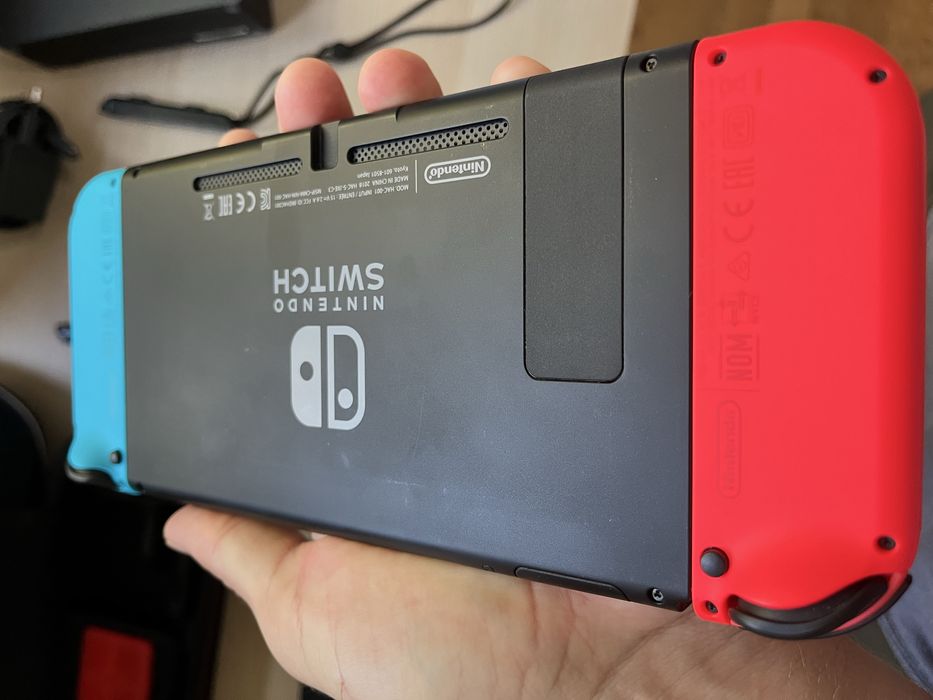 Vând Nintendo Switch