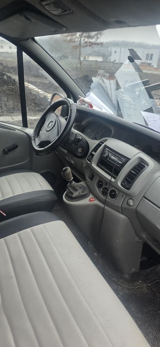 Vand opel vivaro  anul 2004