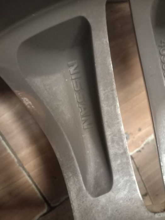 Jante nissan r17 5x114.3 et 40 cb 66.1