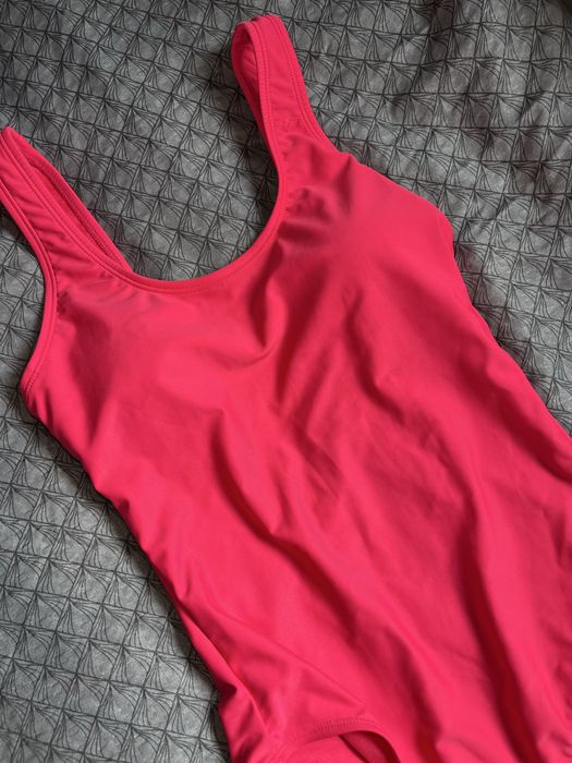 Розов цял бански