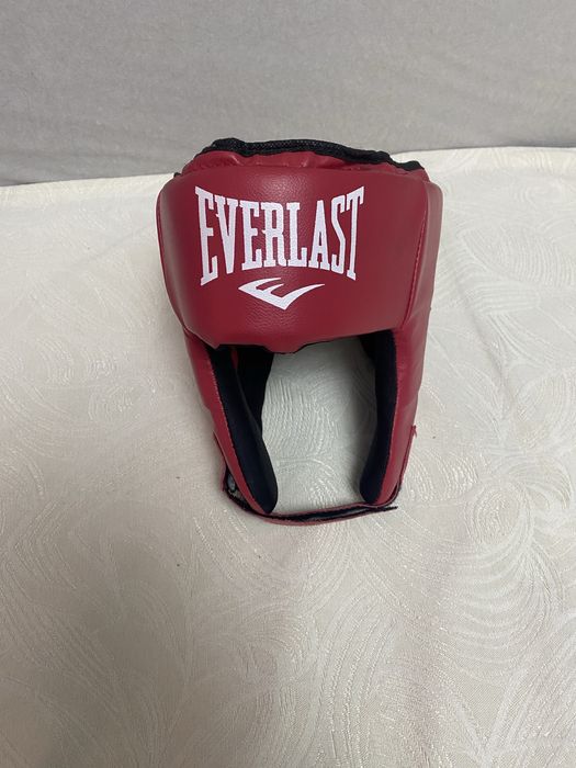 продам шлем EVERLAST красного цвета