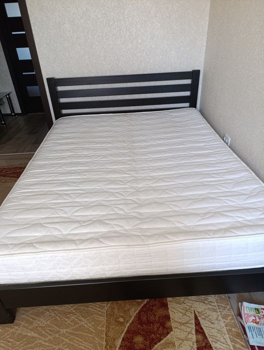 Двуспальная кровать