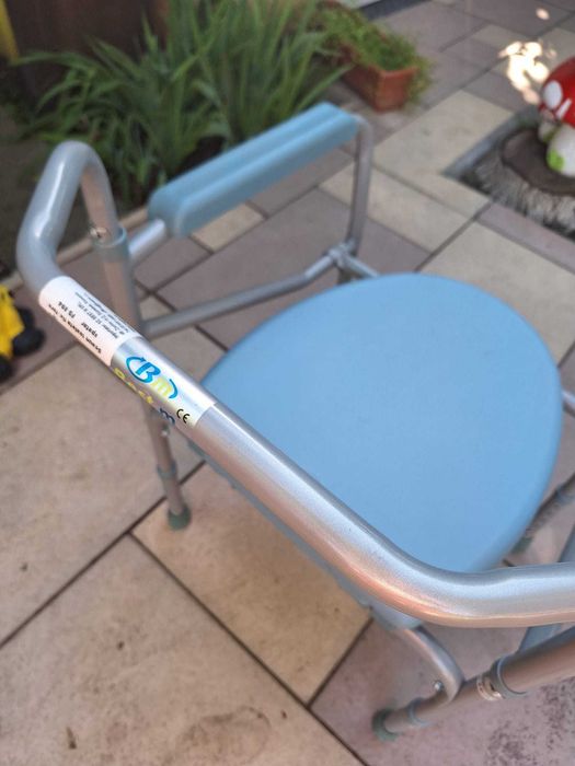 Scaun handicap cu WC