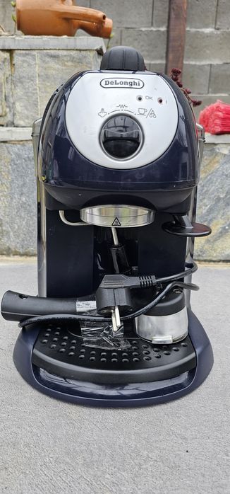 Кафе машина Delongi страхотно синьо