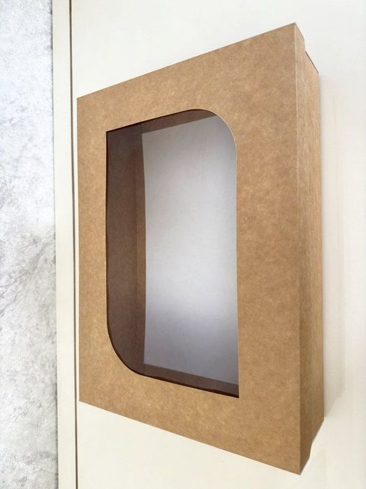 Готовые крафт и белые коробки с  крышкой