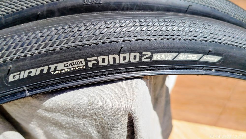700/32 Giant Gavia Fondo 2 tubeless