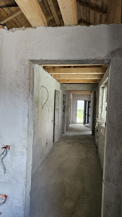 Ocazie! Casa la munte lângă Mănăstirea Cornet nod Autostrada Pitesti Sibiu