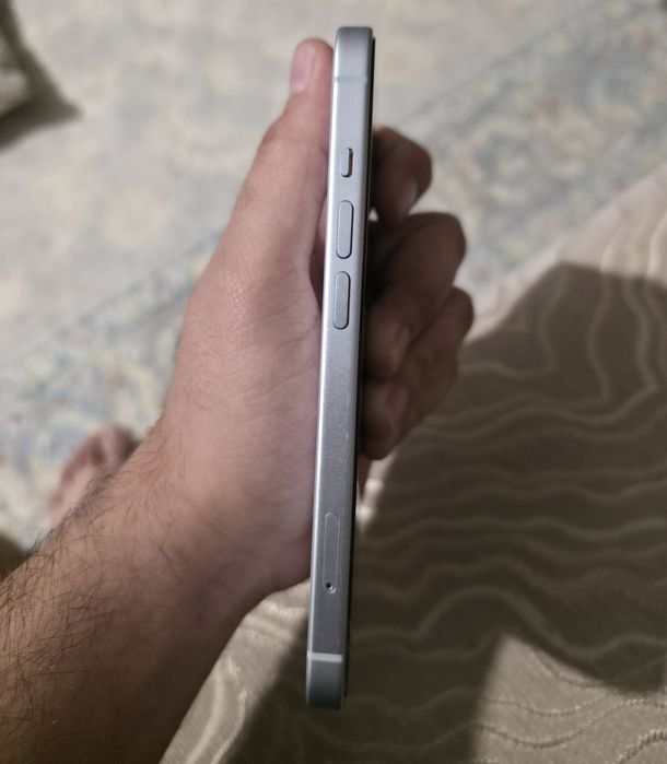 iPhone 15 128gb.