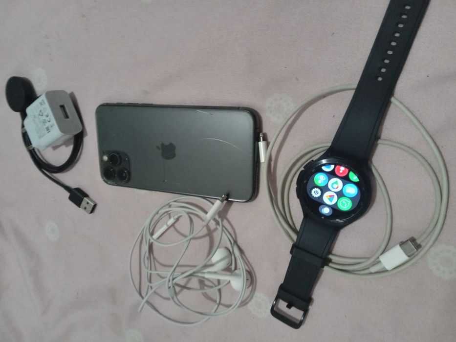 Vand sau schimb tot ce se vede in poze schimb cu Ceas Galaxy Watch 5 varianta cu eSIM