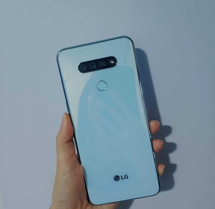 Смартфон LG Q51 в идеальном состоянии
