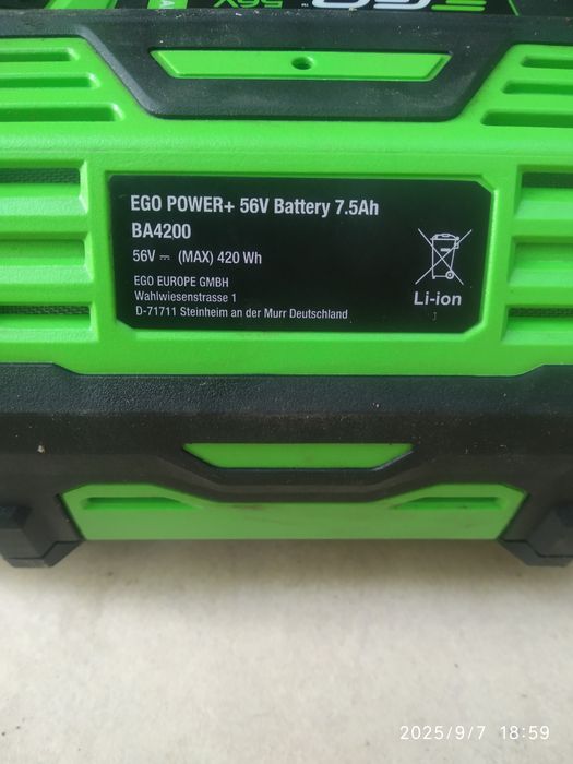 Baterie și încărcător EGO funcționale absolut normale