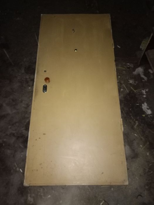 Продам железную дверь