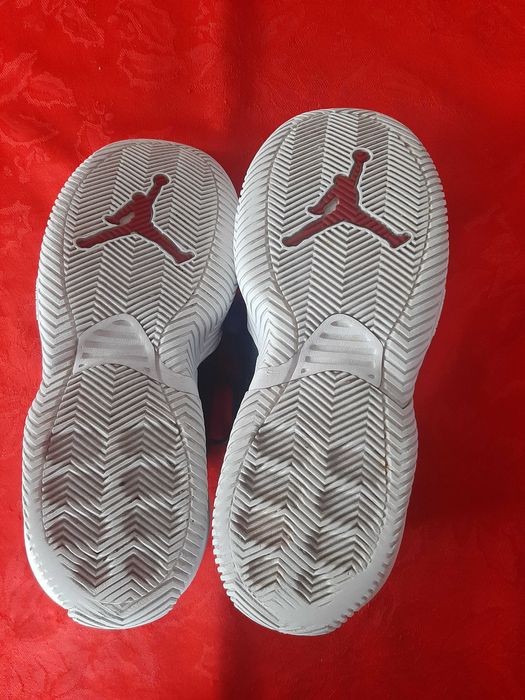 Маратонки Air Jordan 40номер