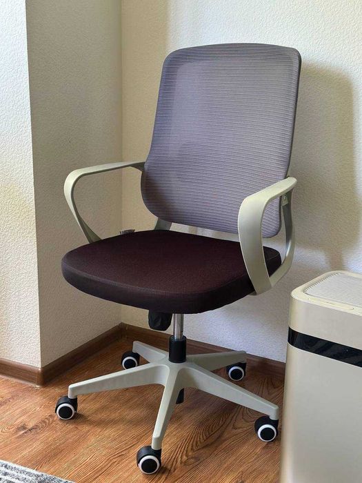 Продам офисное кресло (в идеальном состоянии)