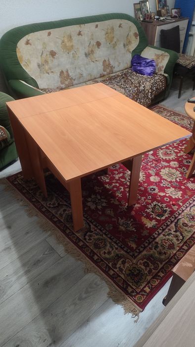 Продаю стол раздвижной.