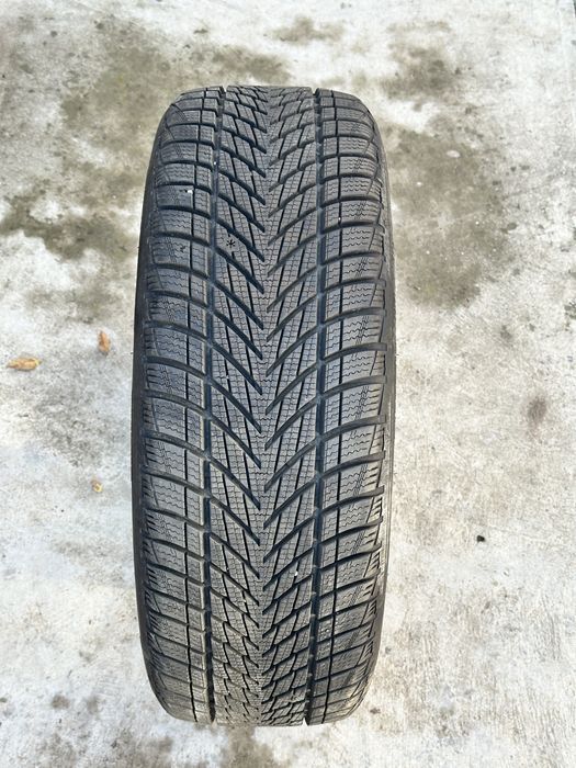 Goodyear Ultragrip Performance З 215/45R18 93V XL FR