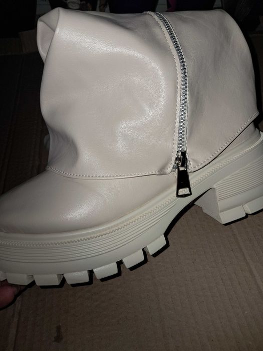 Ботуши, бежови, атрактивни