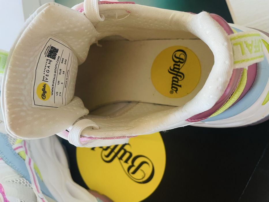 Buffalo сникърси