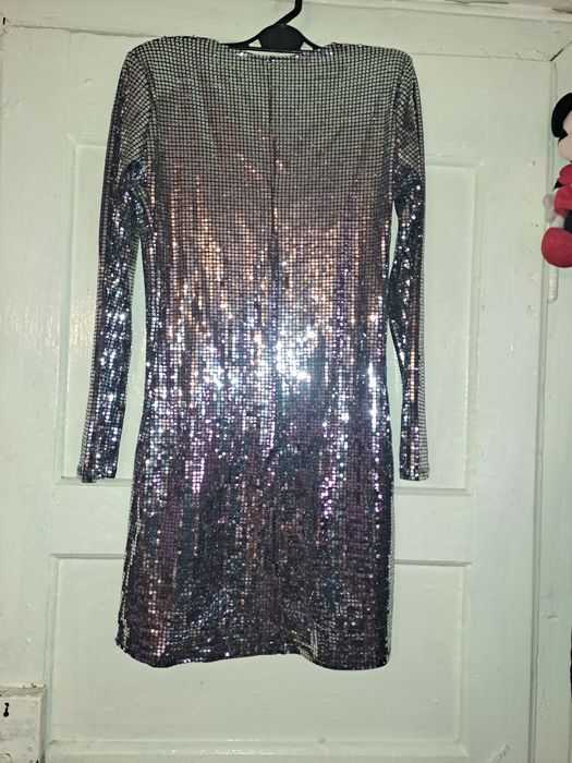 Vând rochițe cu paiete