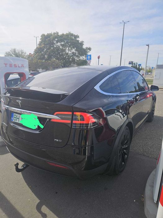 Tesla Model X Free Supercharger, 7 locuri, 525 CP