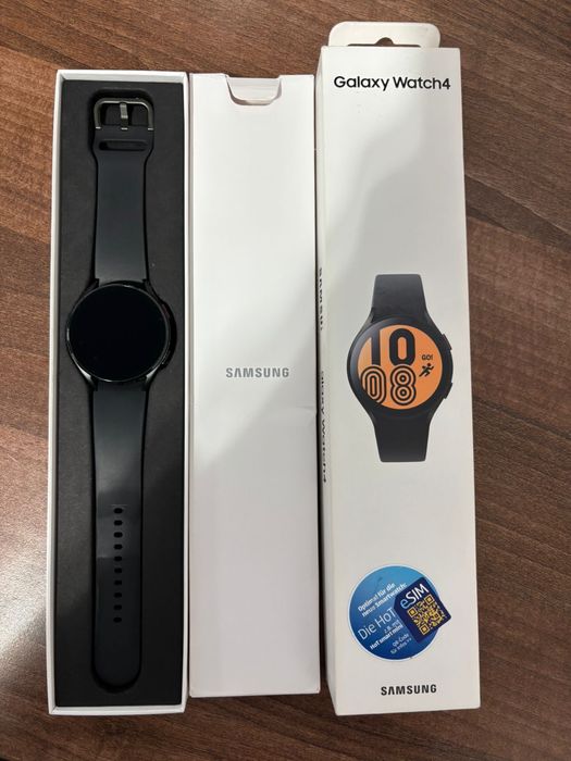 Vând Samsung Watch 4 cu suport e sim si incarcator .