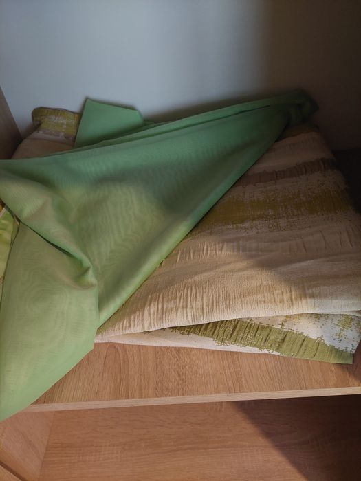 Vând galerie bronz/alama împreună cu perdea și draperie