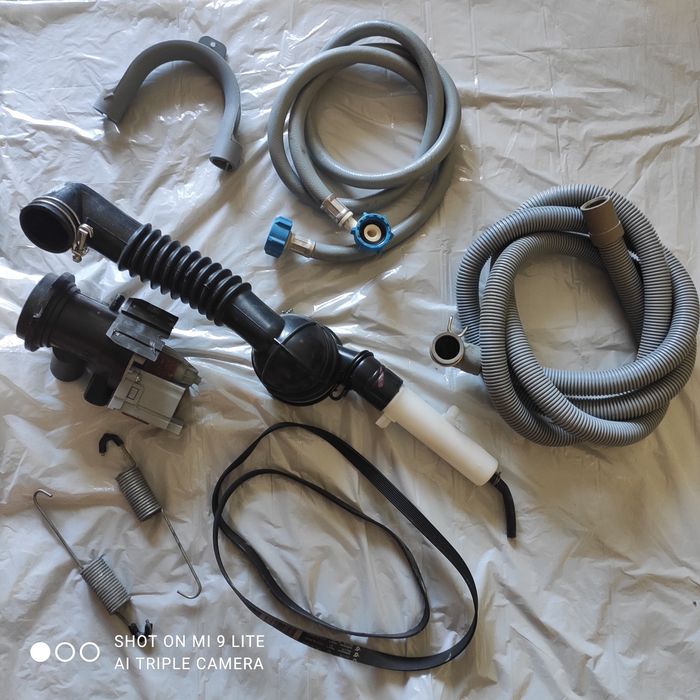 Продавам части за пералня Индезит с горно зареждане.