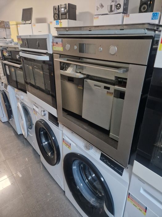 Фурна за вграждане Whirlpool 72 литра Пиролиза