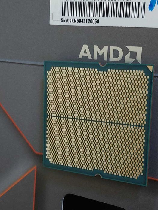 AMD Ryzen 7 7700X + MSI Pro B650-S Wi-Fi