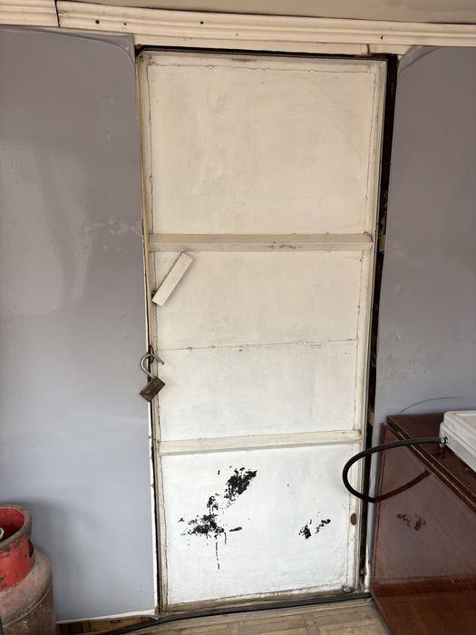 Продаю железную будку