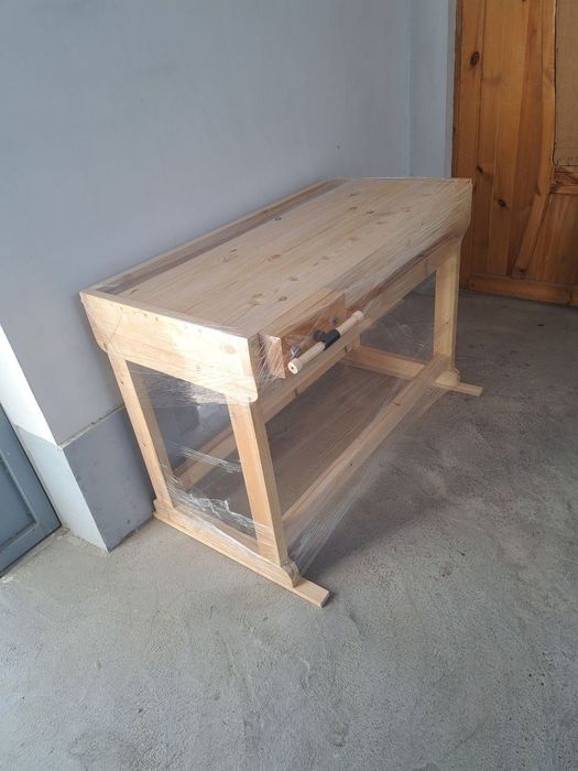 Верстак. столярный верстак. школьная верстак. деревянные верстак.