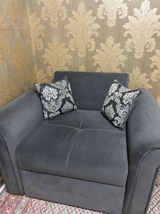 Продаются кресло с диваном