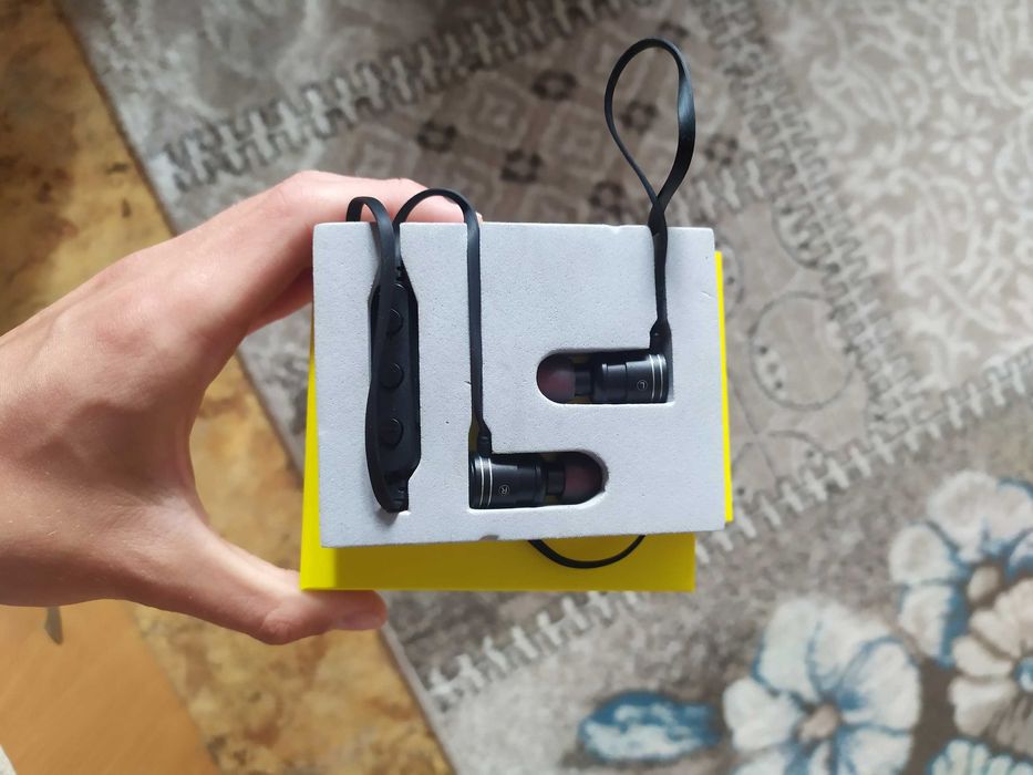 Продам наушники AWEI AK7