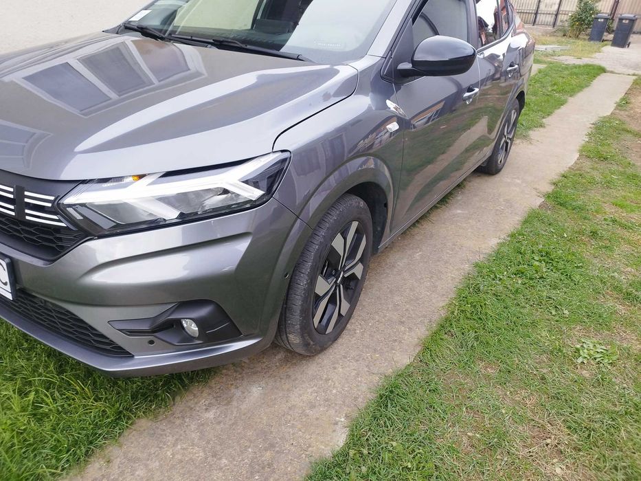 Logan 3 far față dreapta