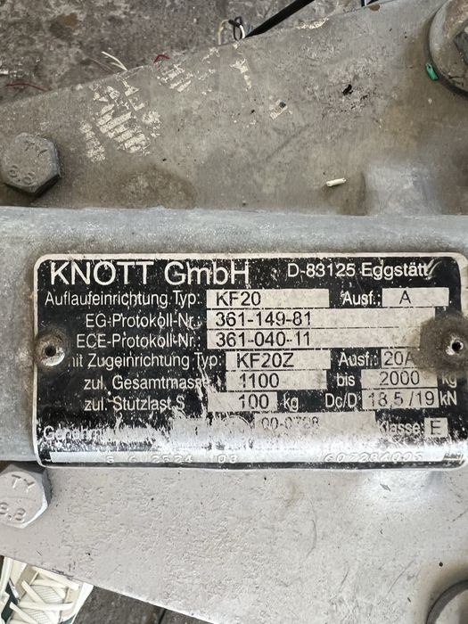 Remorca auto carosata axa dubla