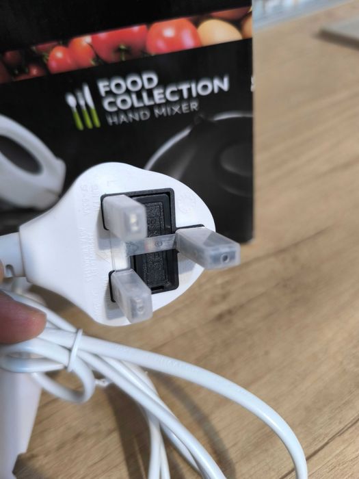 Mixer de mâna Russell Hobbs