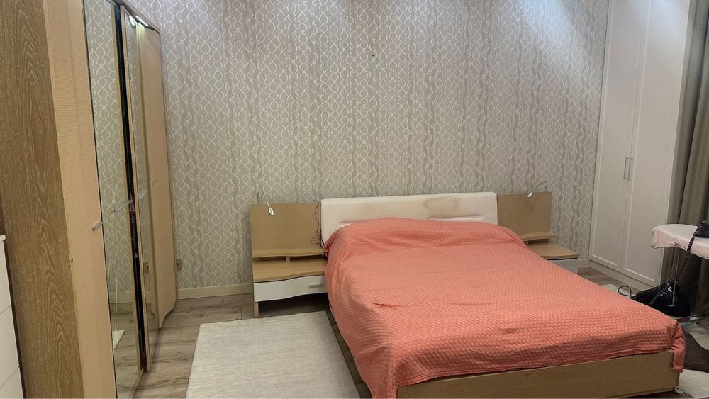 Продается спальный гарнитур